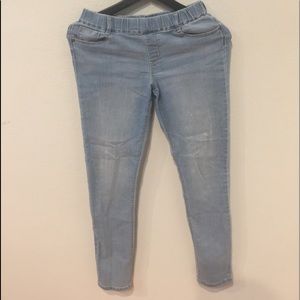 KID’S LIGHT WASH JEANS